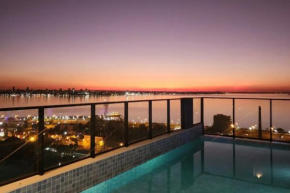 Apartament central with river views, pool and garage